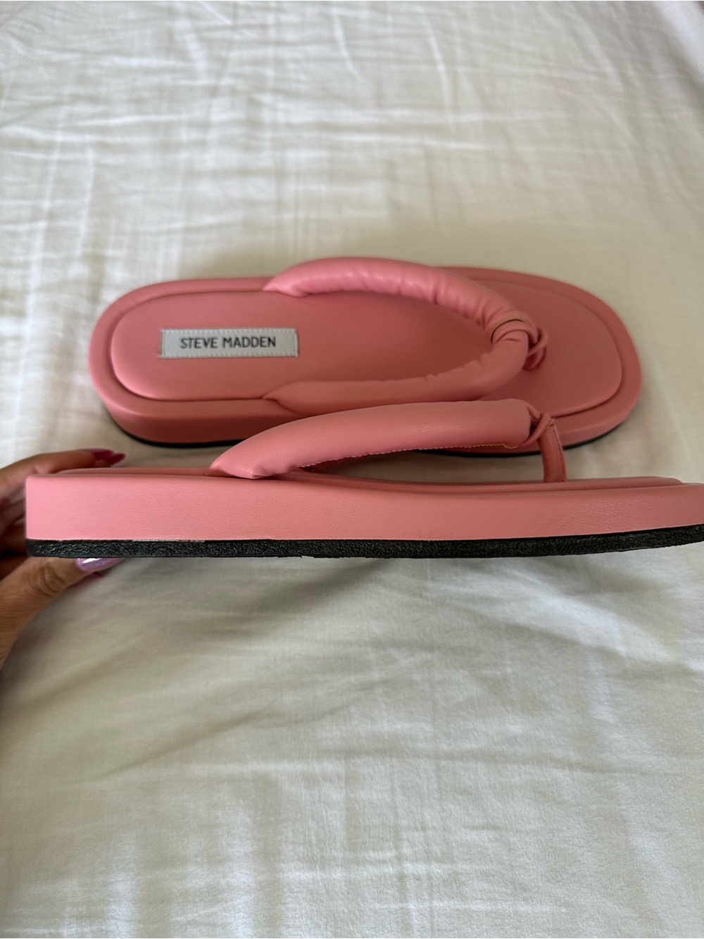 NEW Steve Madden Pink Padded Flip Flop Sandals - Picture 3 of 3